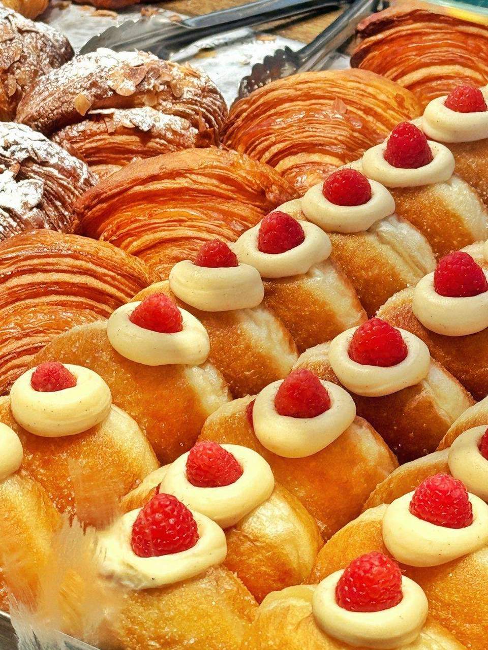 Cream buns